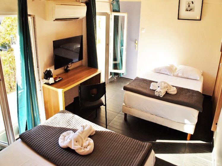 QUADRUPLE STANDARD Room