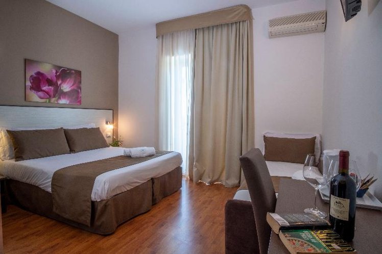 TRIPLE STANDARD Room