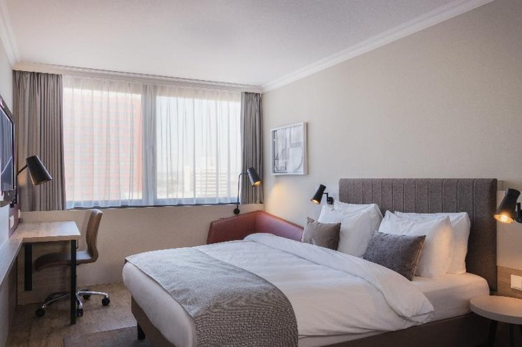 DOUBLE QUEEN SIZE BED Room