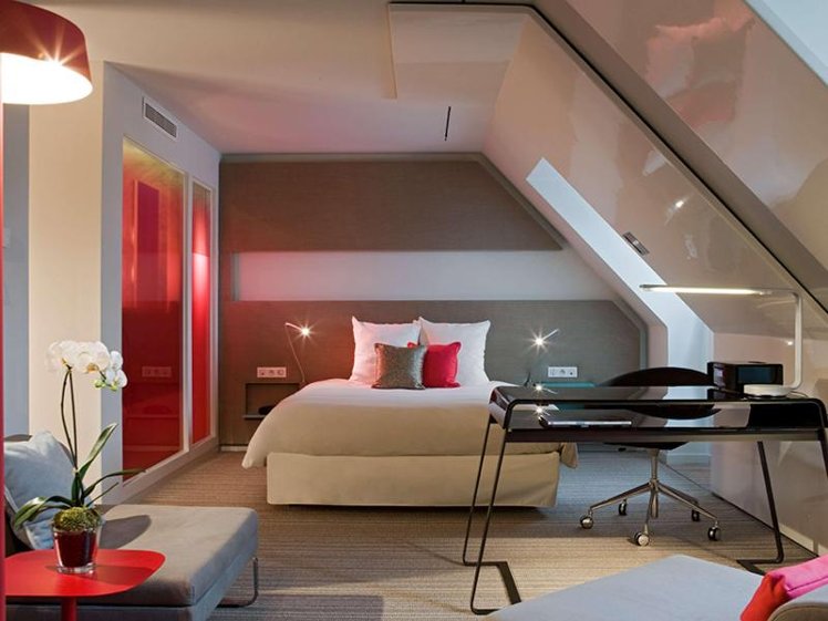 JUNIOR SUITE QUEEN SIZE BED Room