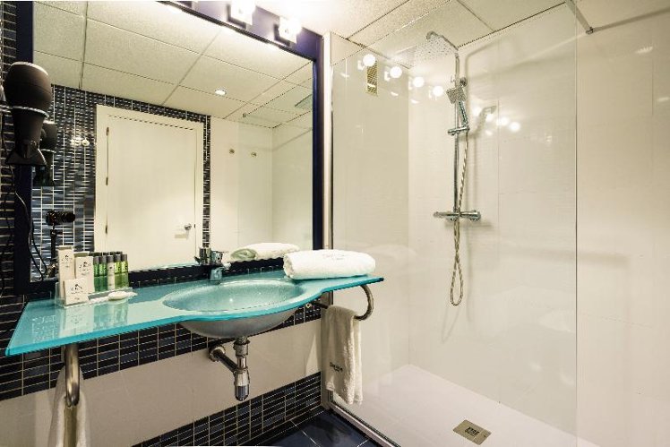 QUADRUPLE STANDARD Room