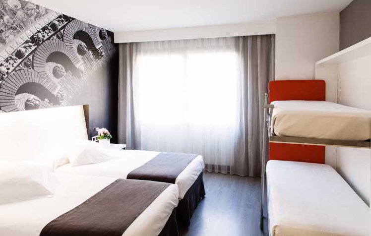 QUADRUPLE STANDARD Room