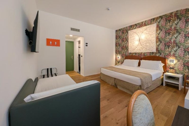 TRIPLE STANDARD Room