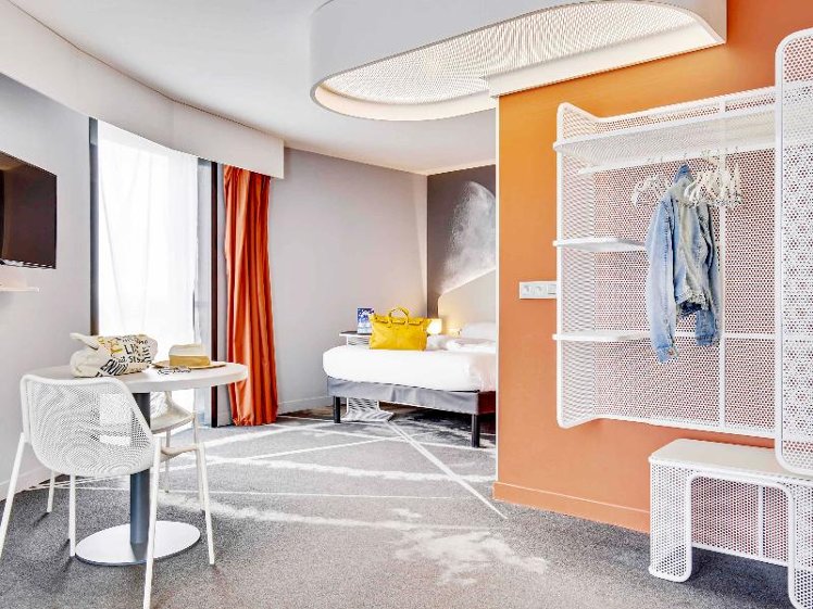 JUNIOR SUITE STANDARD Room
