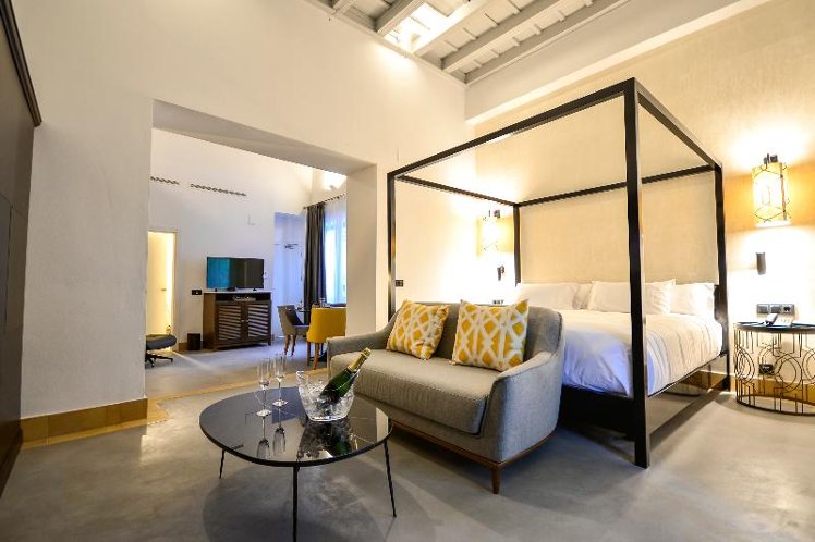 JUNIOR SUITE KING SIZE BED Room
