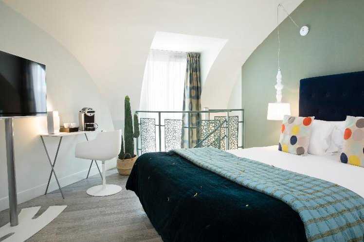 TRIPLE DUPLEX Room