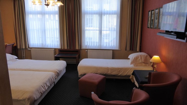 TRIPLE STANDARD Room