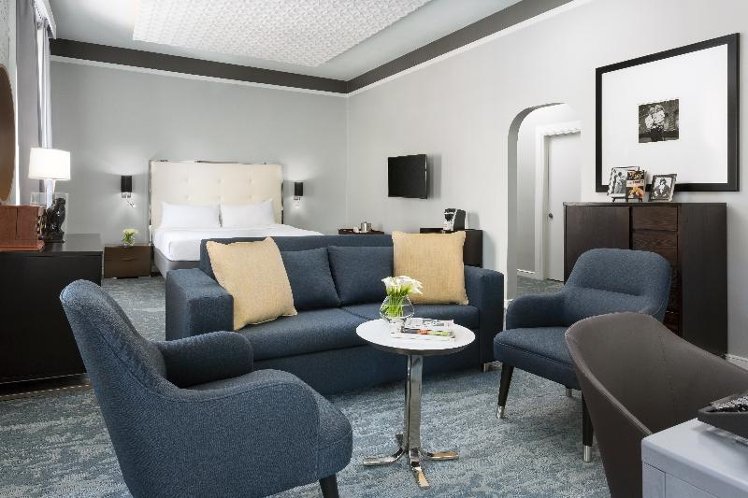 SUITE KING SIZE BED Room