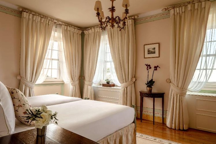 DOUBLE DELUXE WITH VIEWS Room
