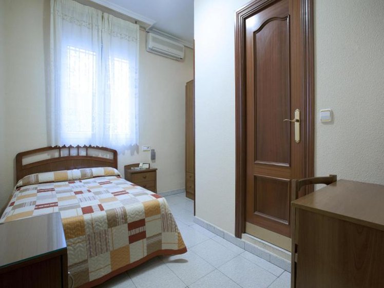SINGLE STANDARD Room