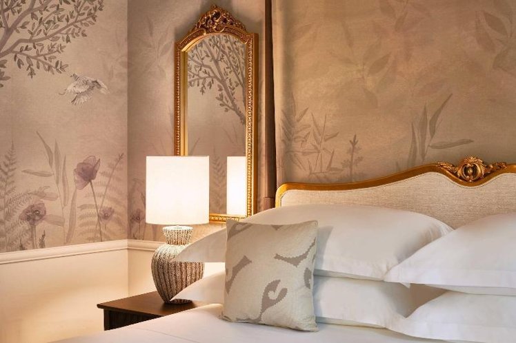 JUNIOR SUITE STANDARD Room