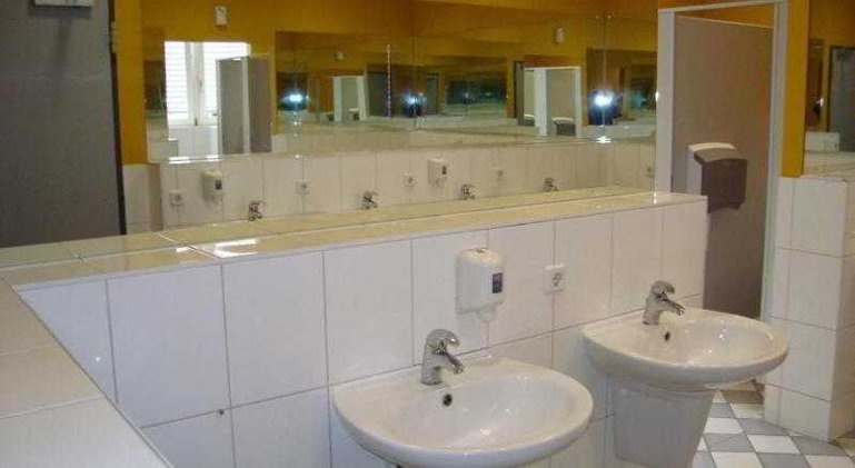 QUADRUPLE WITH SHARED BATHROOM Room