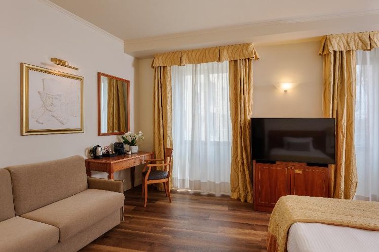 TRIPLE SUPERIOR Room