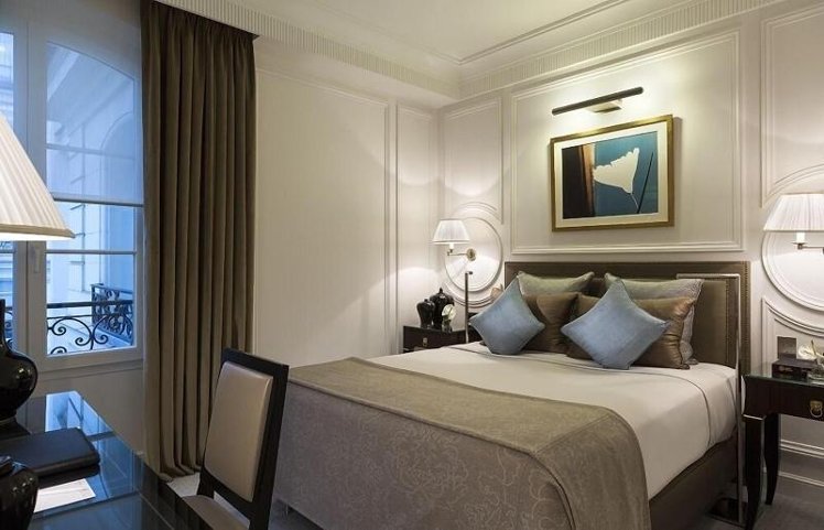 DOUBLE CLASSIC QUEEN BED Room
