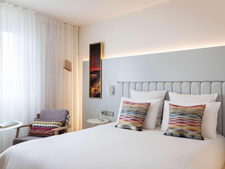 DOUBLE DELUXE QUEEN BED Room