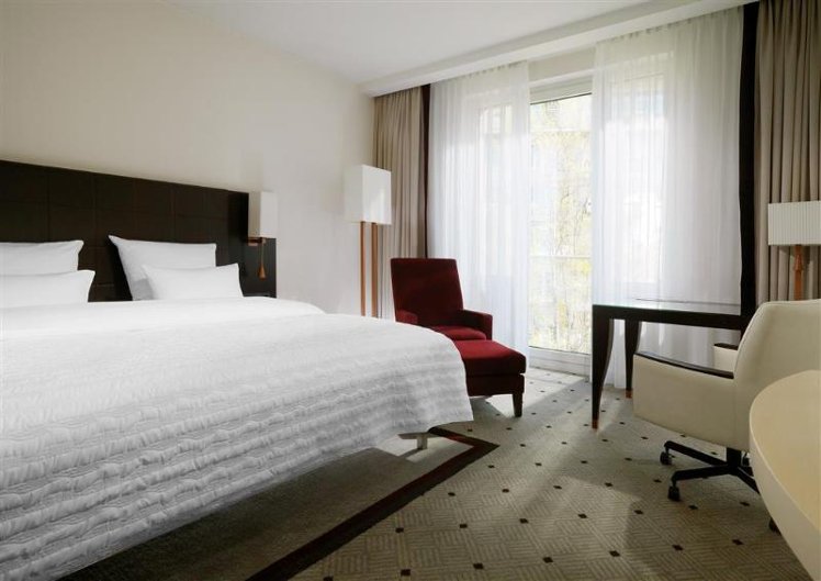 DOUBLE SUPERIOR Room