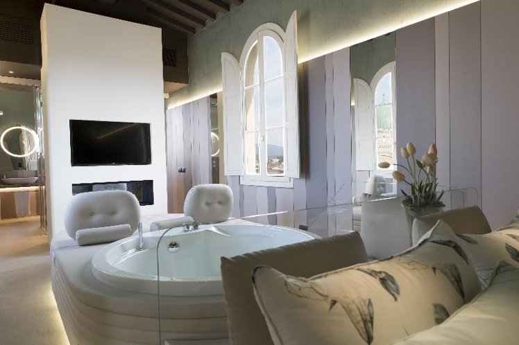 SUITE DELUXE CITY VIEW Room