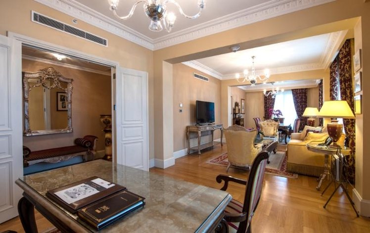 SUITE Presidential Room
