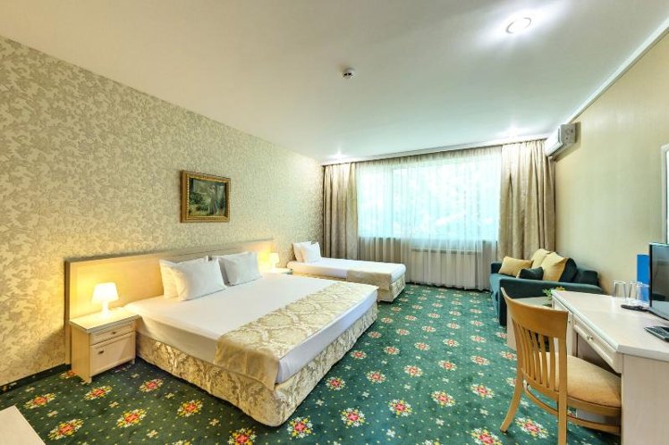 TRIPLE STANDARD Room