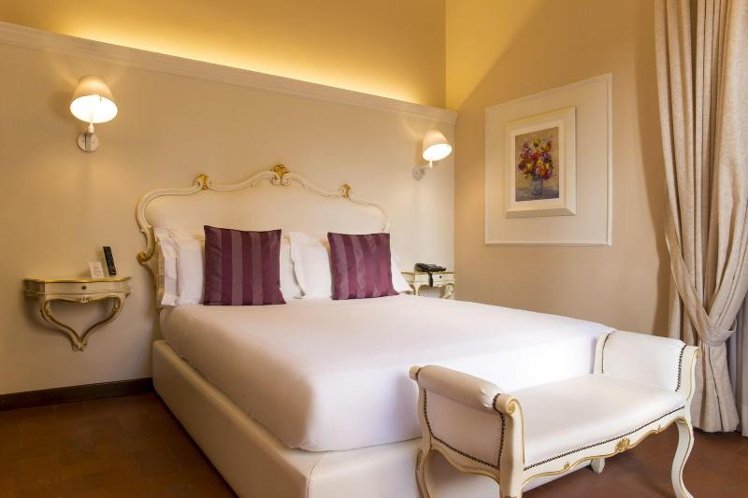 DOUBLE SUPERIOR KING BED Room