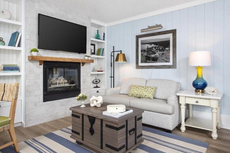 FAMILY ROOM KING SIZE BED Room