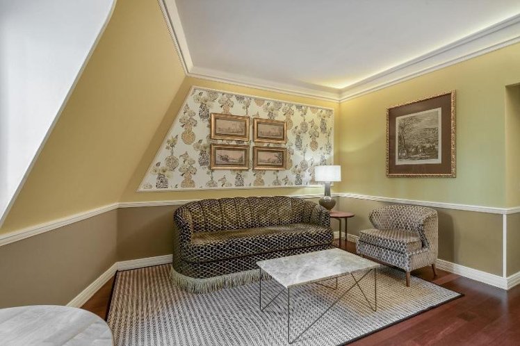 JUNIOR SUITE KING SIZE BED Room