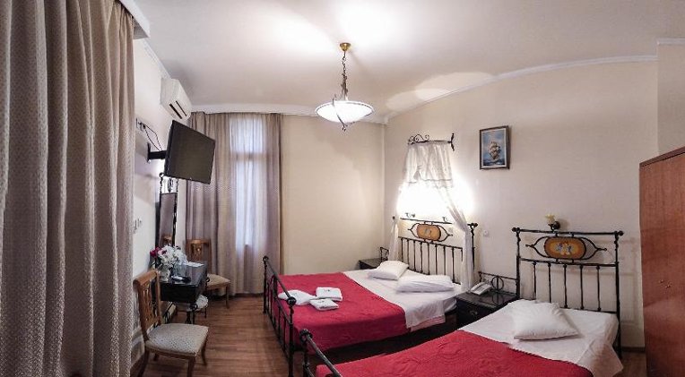 TRIPLE STANDARD Room