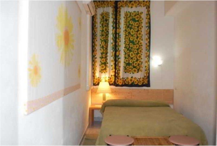 SINGLE STANDARD Room