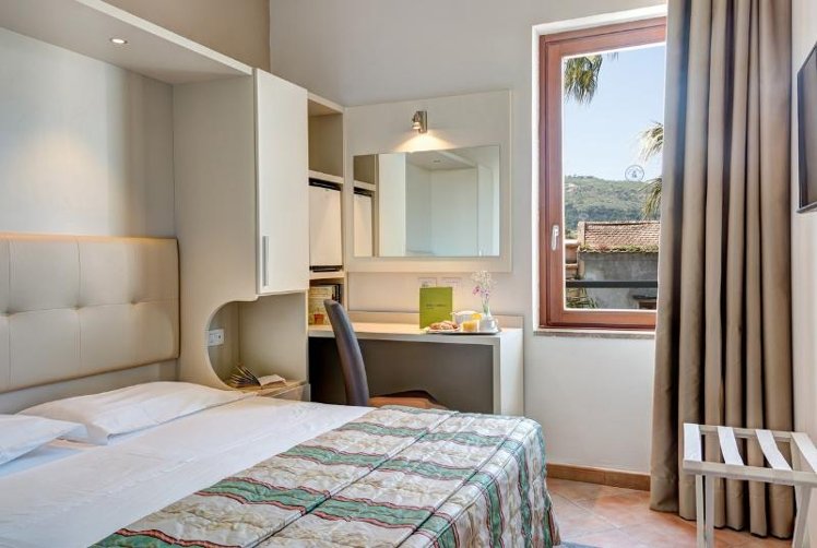 SINGLE STANDARD Room