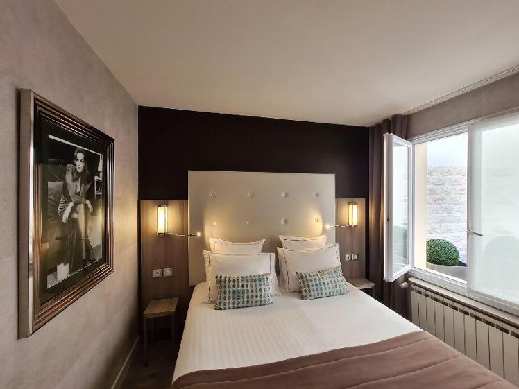 DOUBLE TWO BEDS Room