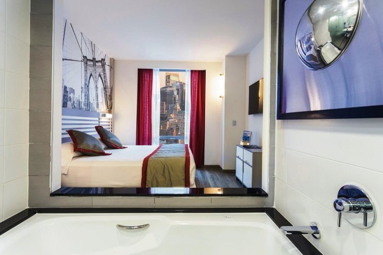 JUNIOR SUITE STANDARD Room
