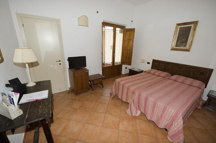 TRIPLE STANDARD Room