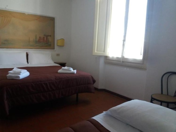 TRIPLE STANDARD Room