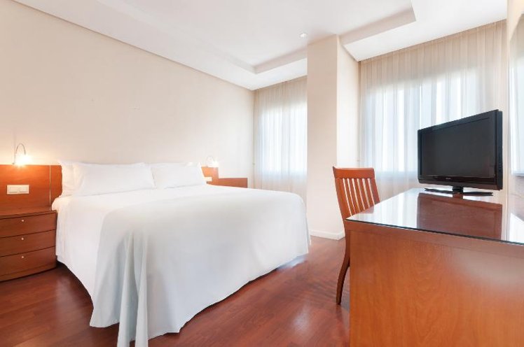 DOUBLE PREMIUM QUEEN BED Room