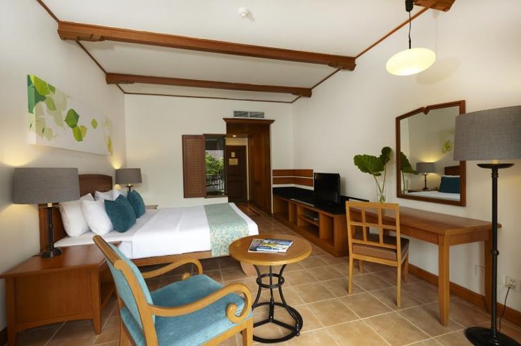 DOUBLE DELUXE POOL VIEW Room