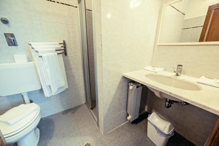 TRIPLE STANDARD Room