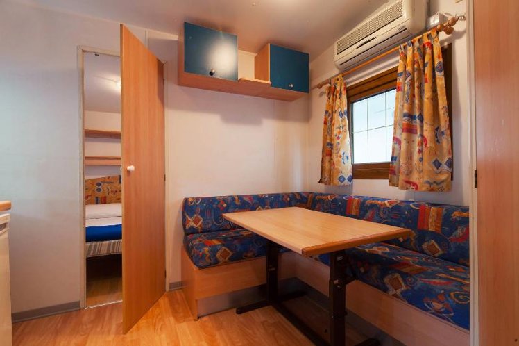 MOBILE HOME TWO BEDS Room