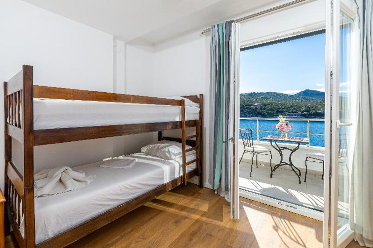 FAMILY ROOM SEA VIEW CAPACITY 4 Room