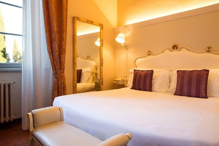 DOUBLE SUPERIOR KING BED Room