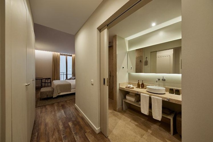 Double or Twin DELUXE Room