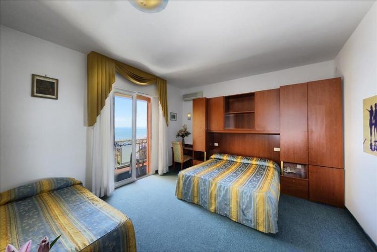QUADRUPLE STANDARD Room