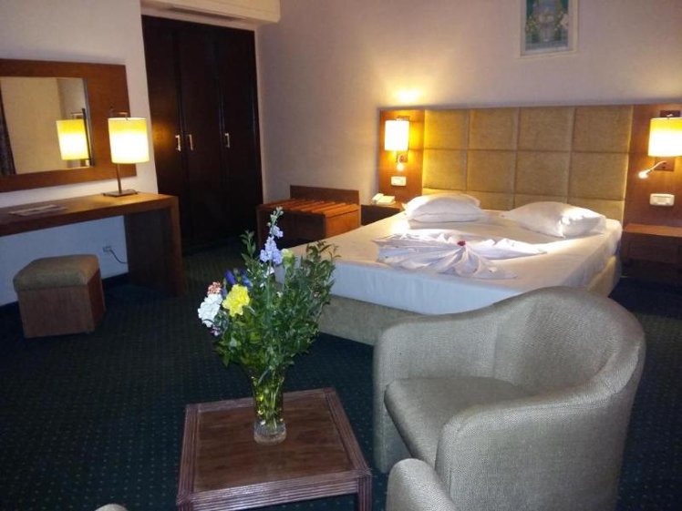 TRIPLE STANDARD Room