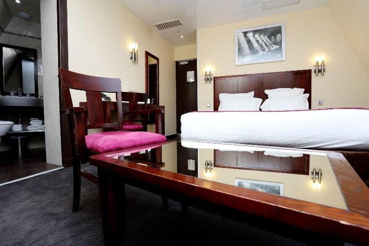 JUNIOR SUITE QUEEN SIZE BED Room