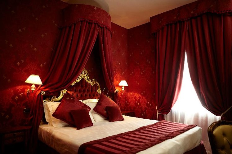 DOUBLE SUPERIOR Room