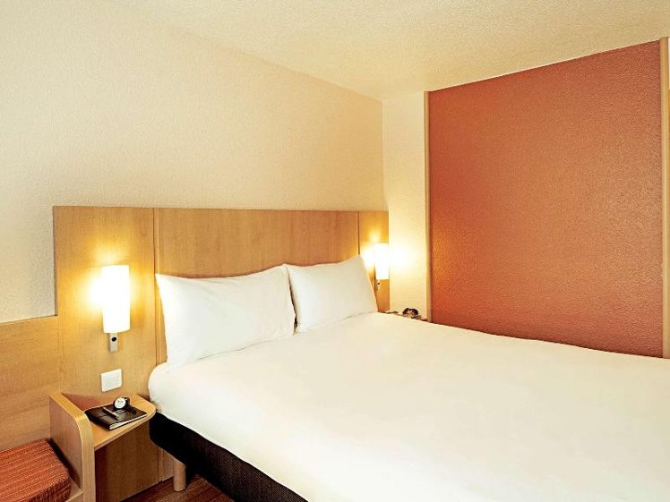 DOUBLE WITH DOUBLE BED Room