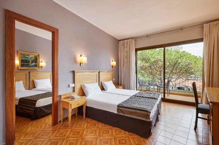 QUADRUPLE STANDARD Room