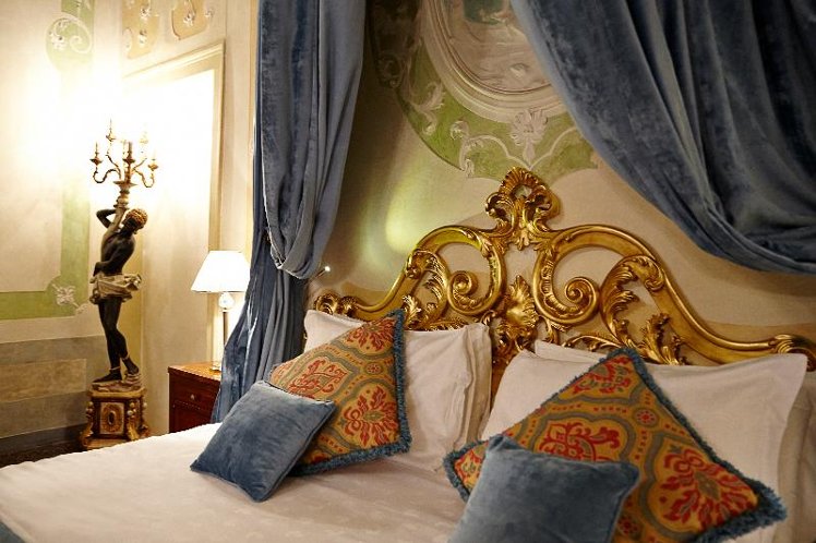JUNIOR SUITE DELUXE Room
