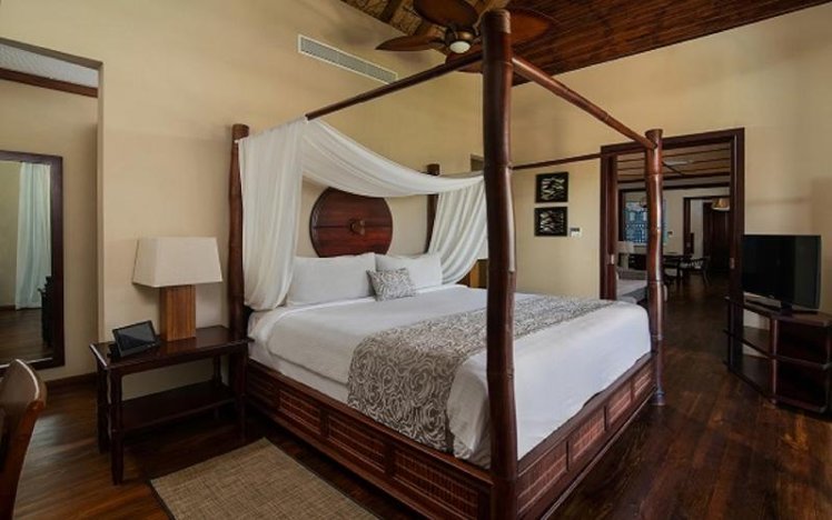 SUITE OCEAN VIEW KING BED Room