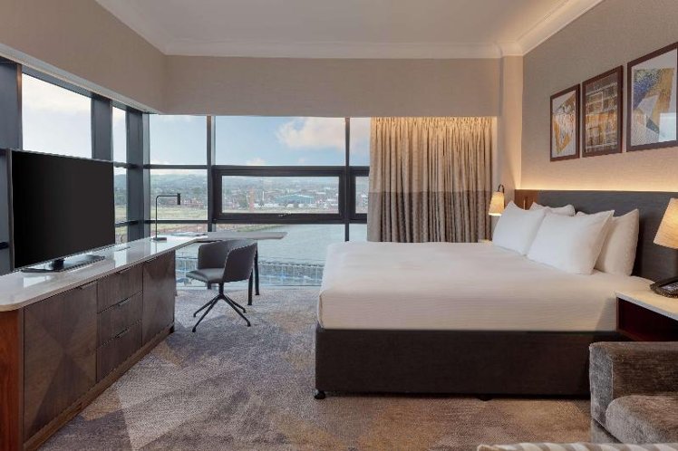 STUDIO KING SIZE BED Room