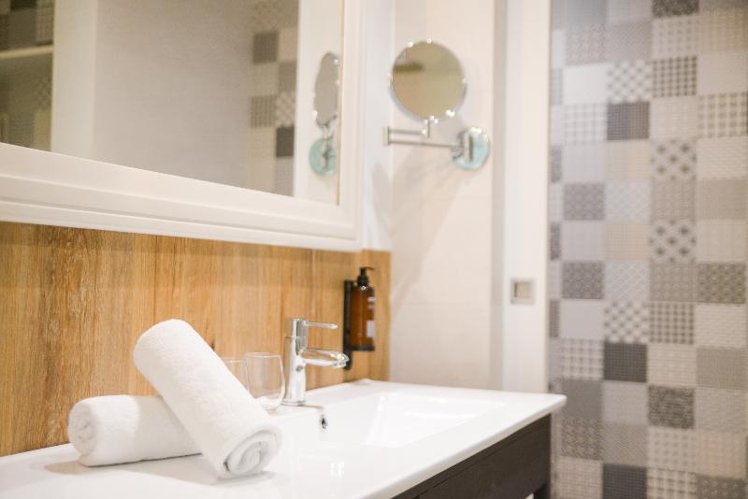 DOUBLE SINGLE USE STANDARD Room